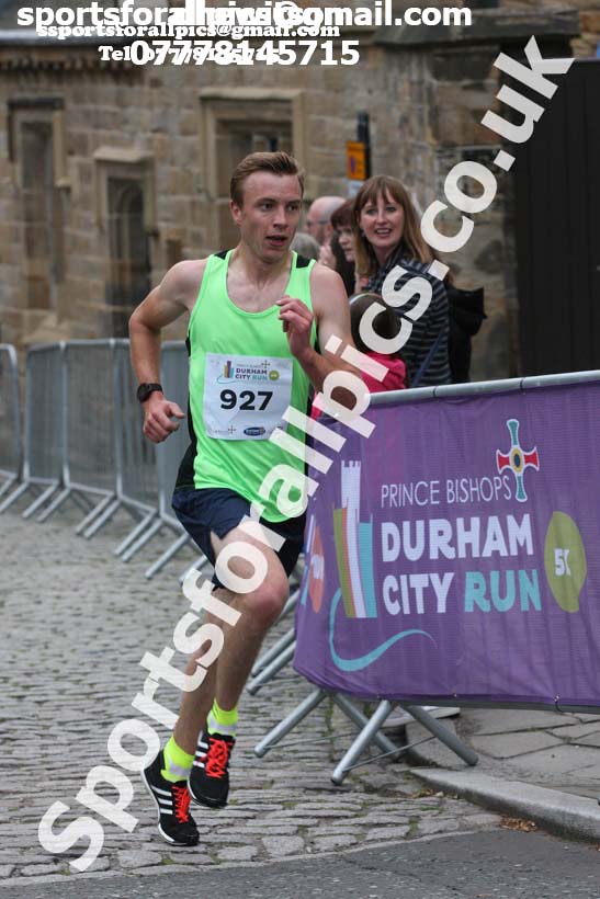 Nick Swinburn wins the 2017 Durham City Run 5k and 10k Road Race. Photo: David T. Hewitson/Sports for All Pics
